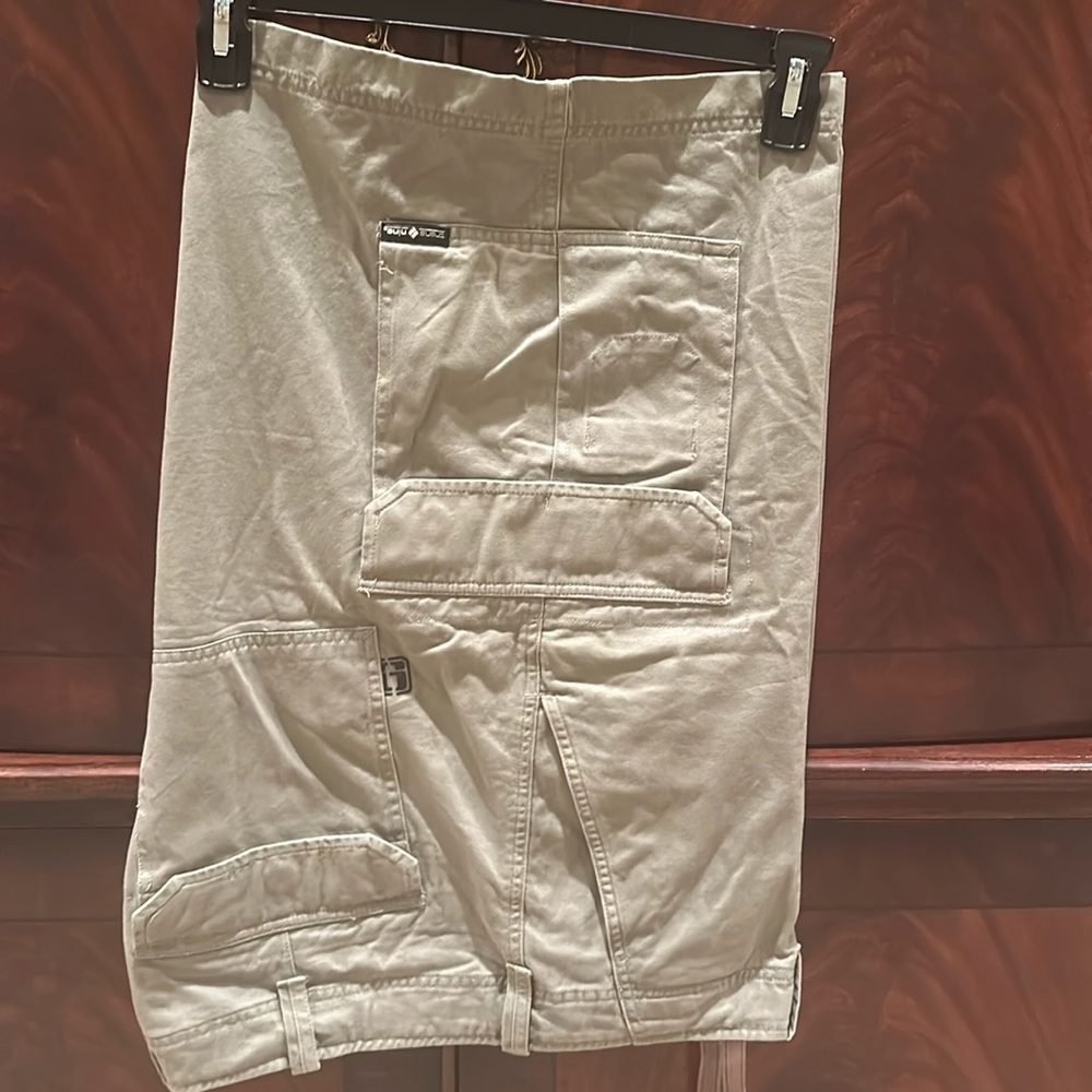 Men’s heavy duty cargo shorts size 38